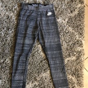 Nike pro full length leggings